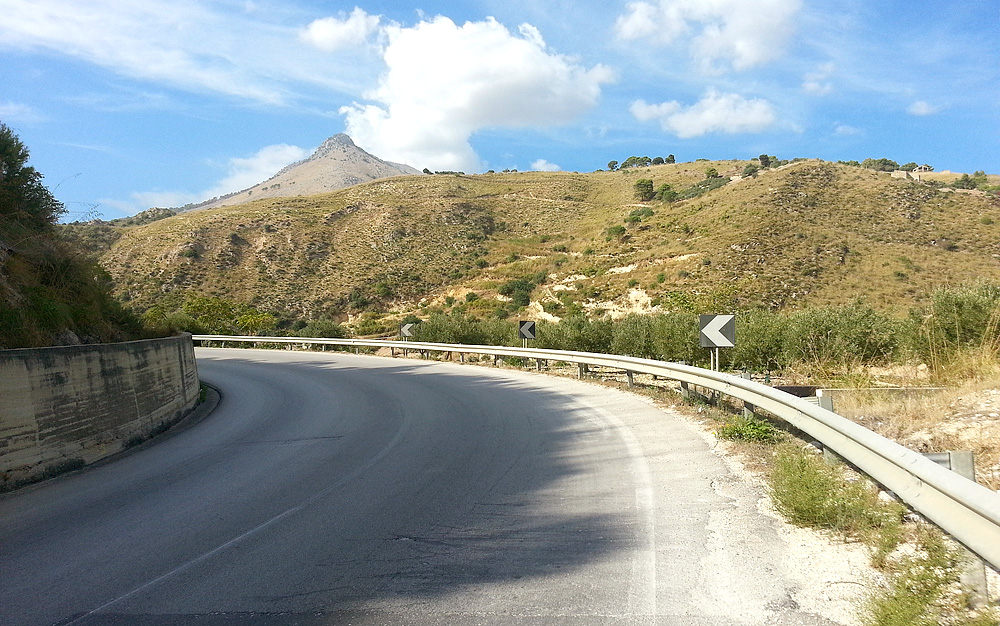 On the road (SS187) to Balata di Baida